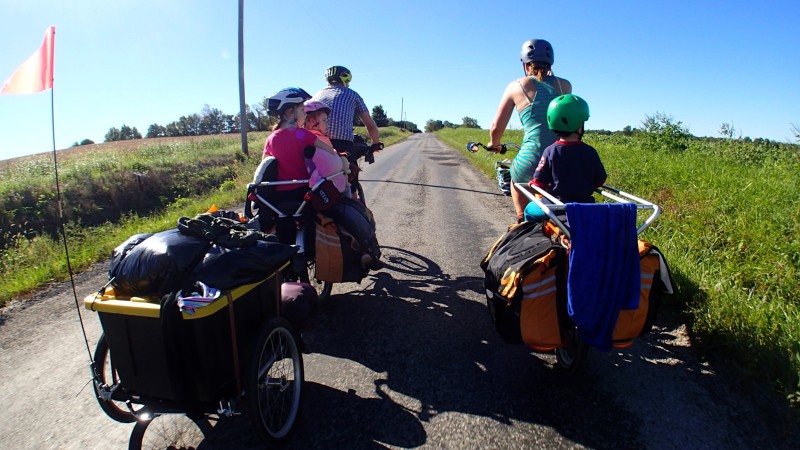 Familie på cykeltur